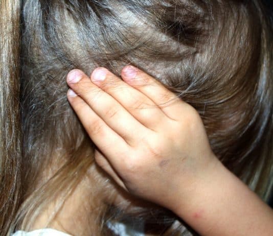 Leben mit Migräne und Kopfschmerzen Kind Erziehung Angst Terror Gewalt Unterdrückung