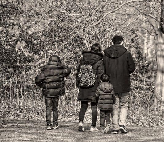 Familie Mutter Vater Kinder Frau Mann Junge