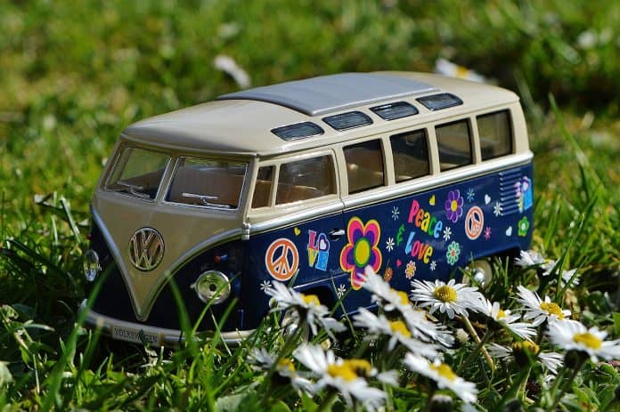 Vw Bulli Wiese Peace Vw Bus Volkswagen Camper