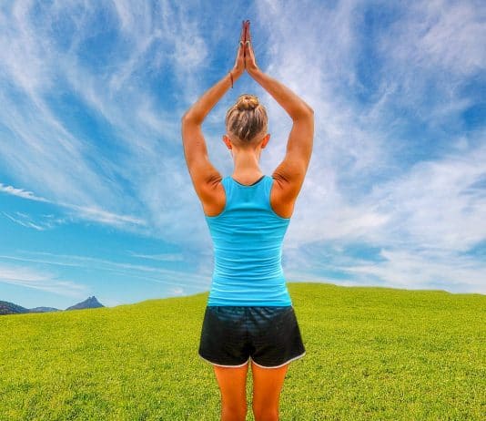 Traumfigur als Urlaubsandenken Yoga Übung Gesundheit Balance Natürlich Gesund