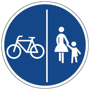 Getrennter Rad- und Gehweg Radler und Fußgänger haben eine eigene Spur Radler dürfen beim Überholen nicht auf den Gehweg ausweichen.
