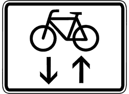Radfahrer im Gegenverkehr Nur wenn ein Schild "Einbaghnstraße" dieses Zusatzschild trägt, darf eine Einbahnstraße von Radlern in beiden Richtungen befahren werden. Wichtig: Hier gilt die Vorfahrtregel „rechts vor links“.
