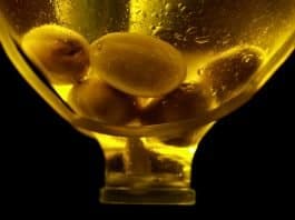 Oliven Flasche Olivenöl Öl Gesundheit Gesund Gelb