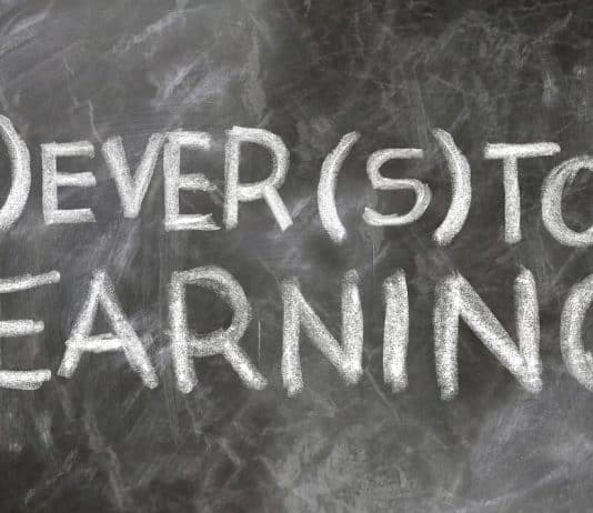 Übung macht den Meister Erwachsenenbildung Schreiben Wissen Macht Tafel