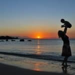 Mutter Sohn Baby Strand Sonnenuntergang Spielen