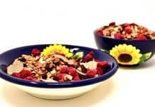 Gesunde Ernährung während des Stillens Müsli Schüssel Gesund Lebensmittel Essen Nahrung