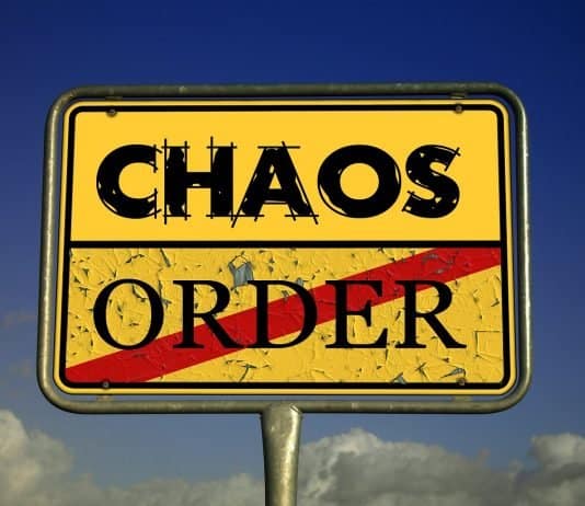 Chaos Ordnung Chaostheorie Verkehrsschild