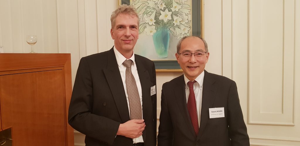 Yasushi Misawa Gesandter Stellvertreter des Botschafters der Botschaft von Japan und Stefan Fritsche Herausgeber Adeba.de