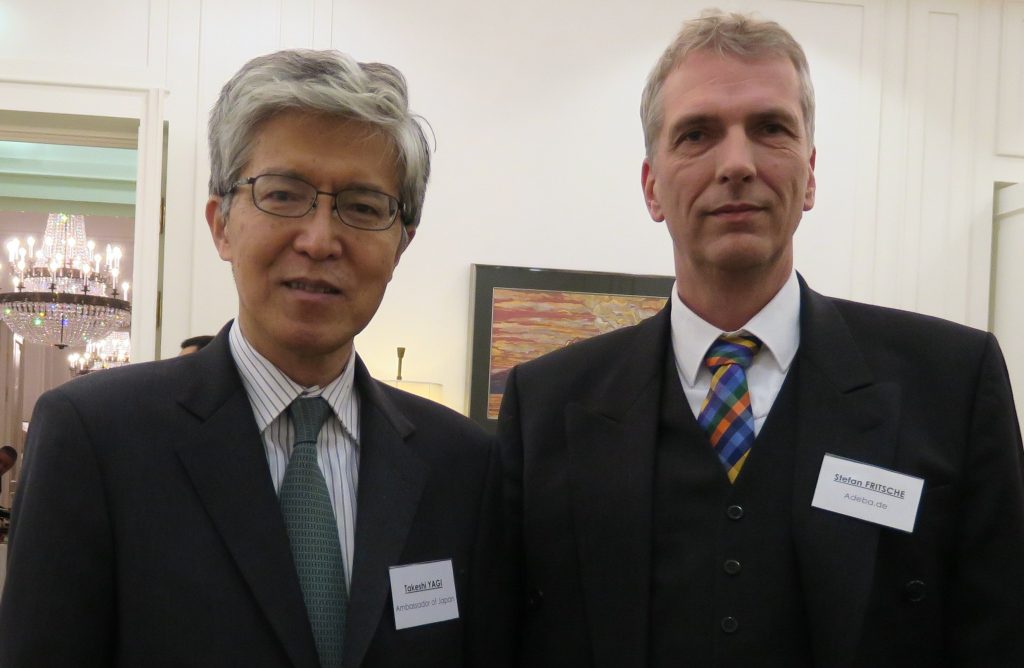 Japanische Botschafter Takeshi Tagi mit Stefan Fritsche Herausgeber von Adeba.de in der japanischen Botschaft