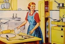 Muttertag – Warum wir unseren Müttern so dankbar sein sollten Retro Housewife Family Cooking Kitchen Wife Woman