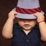 Baby Junge Hut Bedeckt Augen Kinder Baby Boy