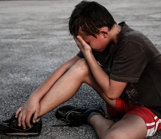 Weinen Schaden Unfall Schmerzen Leiden Junge Kind