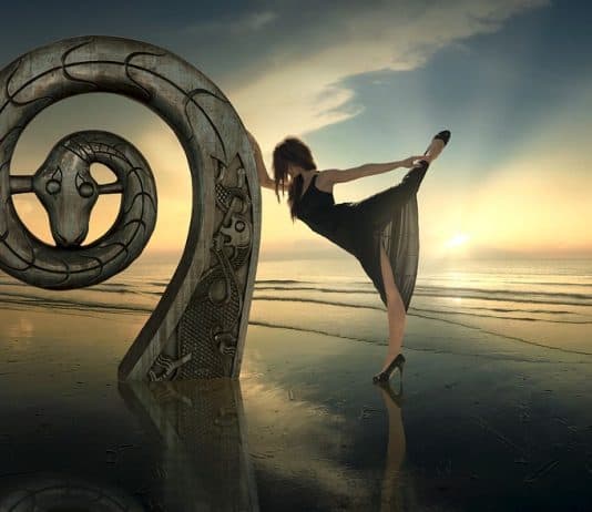 Fantasy Gegenlicht Tanz Meer Frau Strand Sonne