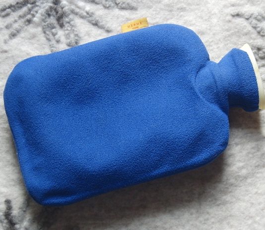 Tipps zum Umgang mit der Wärmflasche Wärmflasche Wärmen Gesundheit Winter Bettflasche