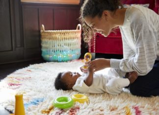 Die ersten Schritte für Eltern allein Fisher-Price Lifestyle Bildquelle: fisher price