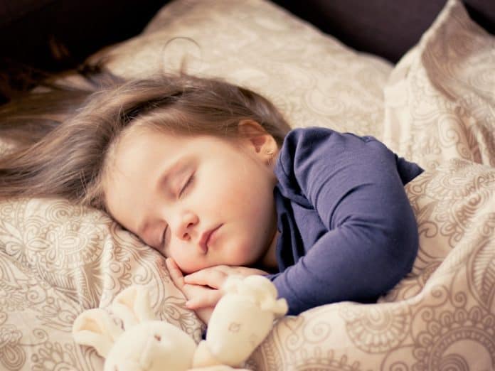 baby mädchen schlafen kinder kleinkind porträt