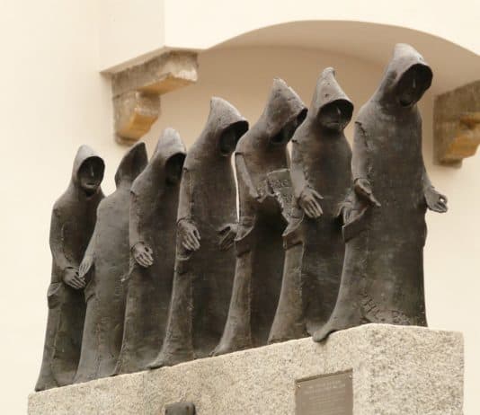 mönch mönche skulptur figur metall kloster abtei