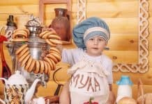 Milchnahrung für das Baby Menschen Baby Familie Küchenjunge Kinder Bengel