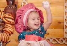 Wie gut ist Fertignahrung? Baby Menschen Wenig Lächeln Freude