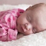 Baby Neugeborene Schlafen Mädchen Rosa Bett