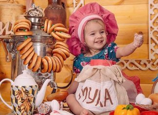 Babynahrung mit unangemessen hohen Zuckergehalt.