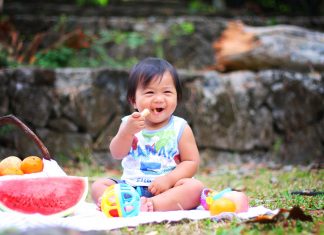 Ernährung von Babys Picknick Baby Essen Niedlich Kinder Lebensmittel