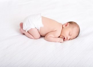 Bevor es losgeht: ein letzter Check-up Ferber-Methode Baby Neugeborene Neugeborenes Baby Niedlich