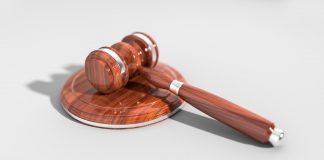 Tor Auktion Gesetz Hammer Symbol Richter