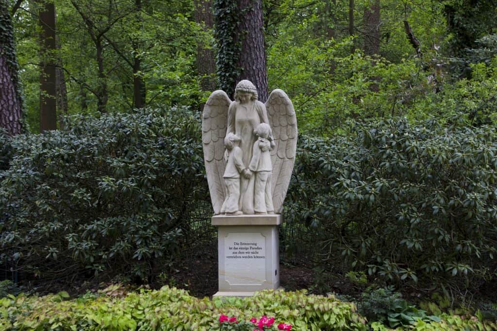 Engel Gedenkstätte Friedhof Statue Skulptur