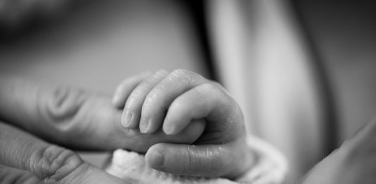 baby kinder geburt vertrauen hand makro angst