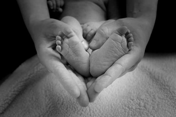 Baby Füße Herz Liebe Mutter Mutterschaft Zehen