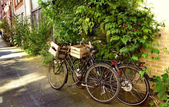 Fahrräder Stadt Geparkt Straße Wand