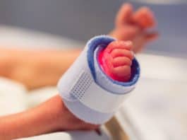 Fuß Frühchen Kind Neugeborenes Krankenhaus