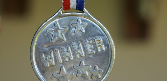 gewinner medaille gold auszeichnung erfolg erster