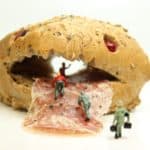 brötchen salami miniaturfiguren brot baguette