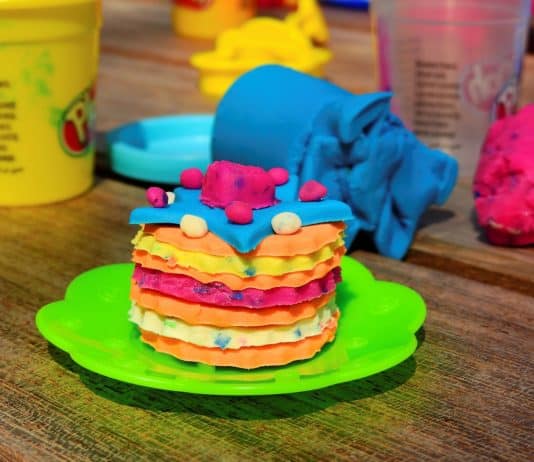 kinder spielen spaß spielzeug knete playdoh spiel