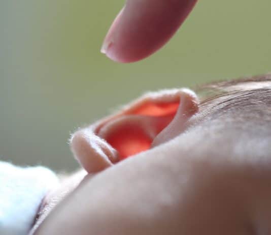 ohren ohr ohrläppchen ton hören anatomie jung