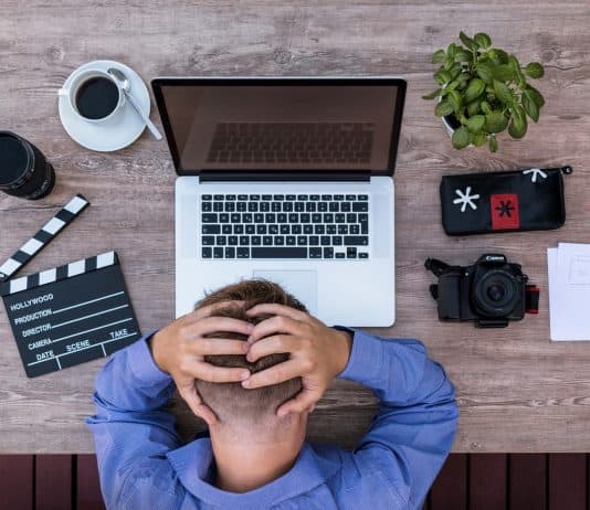 Youtuber Blogger Drehbuchautor Verzweifelt Ideenlos