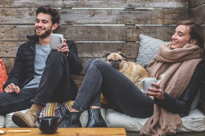 männer frauen bekleidung paar menschen glücklich