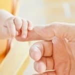 Baby Hand Säugling Kind Vater Eltern Süß