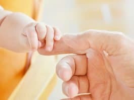 Baby Hand Säugling Kind Vater Eltern Süß