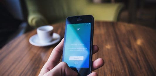 Handy Telefon Bildschirm Twitter Mobil