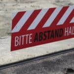 Tierpark Berlin (Erdmännchen hält Abstand)k