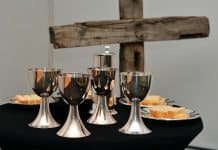 Schluss mit langweiligen Familienandachten Abendmahl Brot Und Wein Abendmahlskelch