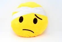 Rund um die Gesundheit von Kleinkindern Smiley Gesicht Emoticon Traurig Krank