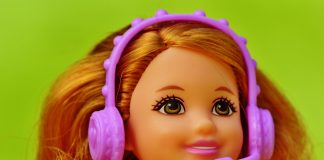kind musik barbie singen kopfhörer mikrofon