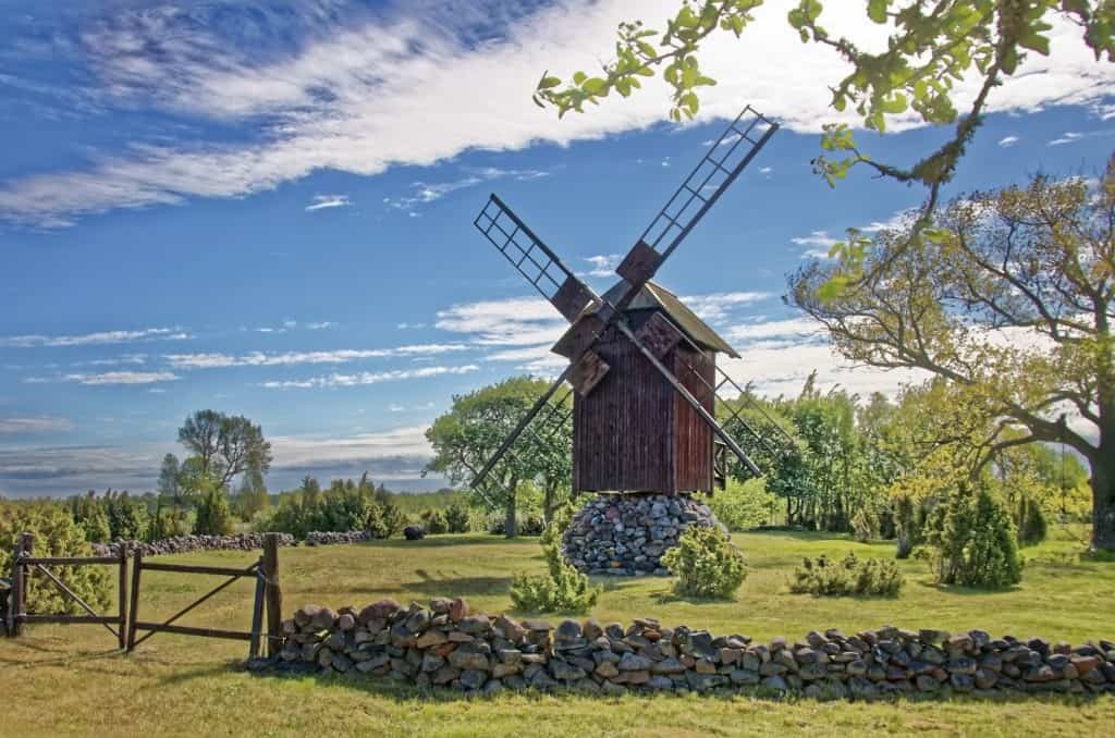 Weihnachtsbräuche weltweit Estland, estland, insel saaremaa, windmühle