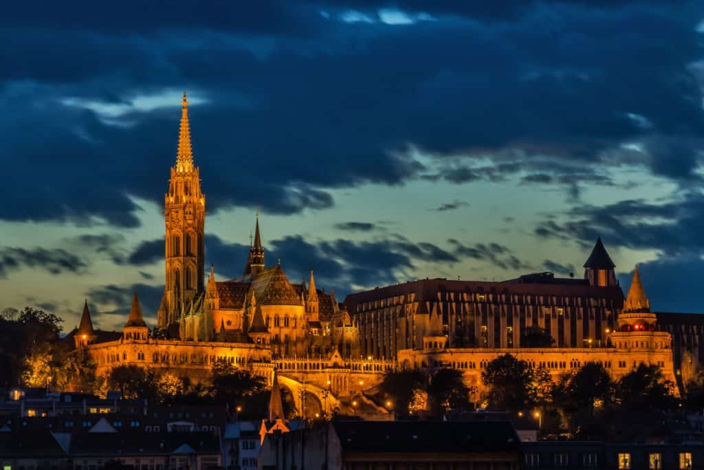 Weihnachtsbräuche weltweit Ungarn,  budapest, kirche, architektur