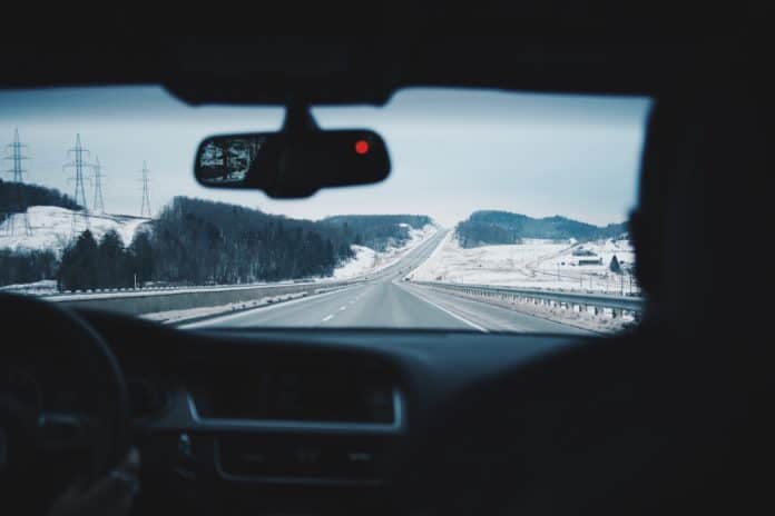 beschlagene-scheiben-im-winter, fahren, wagen, windschutzscheibe