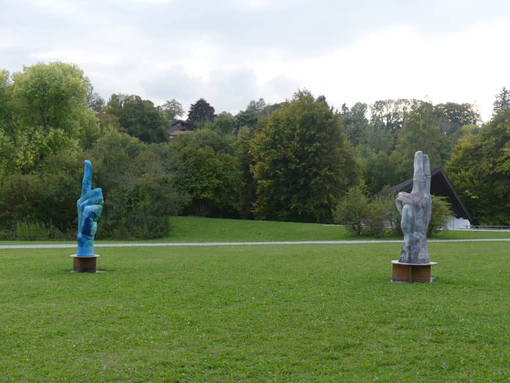 Künstlerkolonien in Bayern: Skulptur "Zwei Zeichen" von Luisa Koch